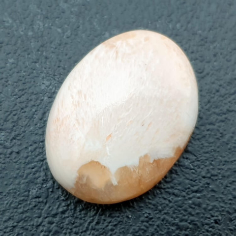 Scolecite cabochon 24x18 mm no 37 Scolecite cabochon 24x18 mm no 37