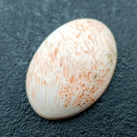 Scolecite cabochon 27x19 mm no. 65 Scolecite cabochon 27x19 mm no. 65