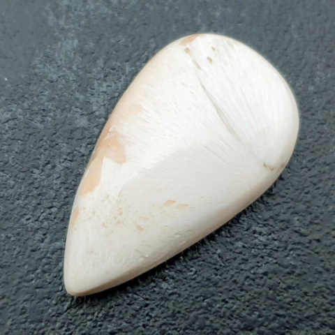 Scolecite cabochon 31x18 mm no. 55 Scolecite cabochon 31x18 mm no. 55