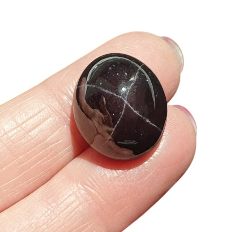 Granat gwiaździsty kaboszon 19x16 mm nr 75 Granat gwiaździsty kaboszon 19x16 mm nr 75