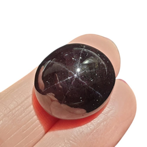 Granat gwiaździsty kaboszon 20x18 mm nr 82 Granat gwiaździsty kaboszon 20x18 mm nr 82