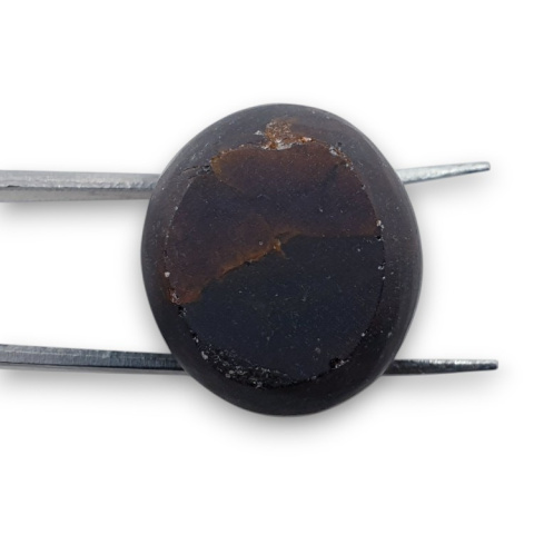 Granat gwiaździsty kaboszon 20x18 mm nr 82 Granat gwiaździsty kaboszon 20x18 mm nr 82