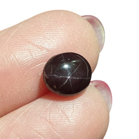 Granat gwiaździsty kaboszon 9x8 mm nr 125 Granat gwiaździsty kaboszon 9x8 mm nr 125