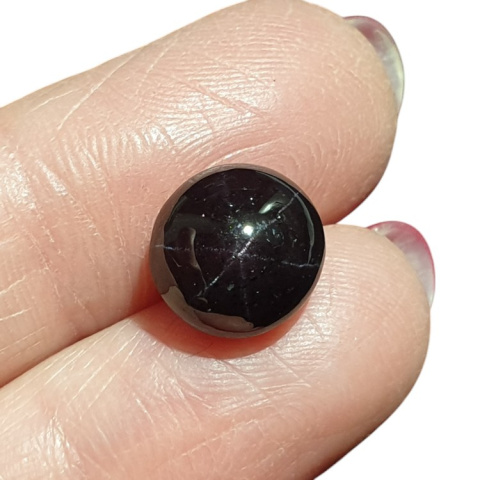 Granat gwiaździsty kaboszon fi 10 mm nr 120 Granat gwiaździsty kaboszon fi 10 mm nr 120