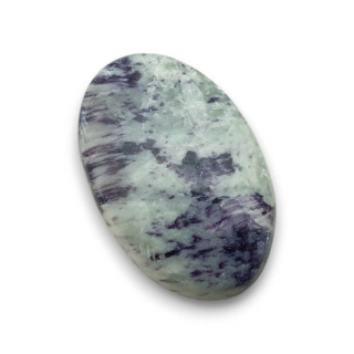 Kammererite cabochon 27x17 mm no 38