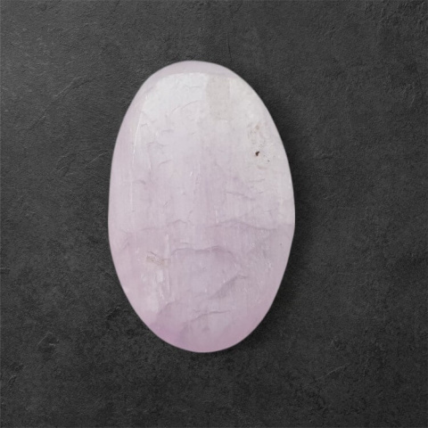 Kunzite cabochon 19x12 mm no. 124 Kunzite cabochon 19x12 mm no. 124