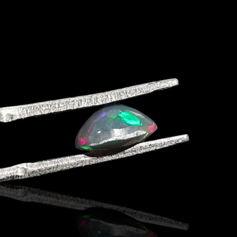 Czarny opal etiopski fasetowany 8x7 mm nr 699 Czarny opal etiopski fasetowany 8x7 mm nr 699