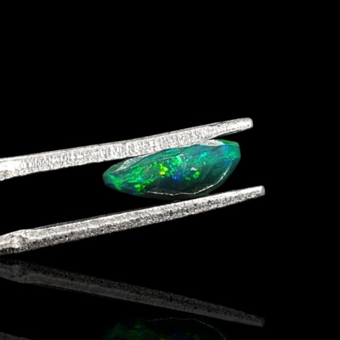 Black Ethiopian opal faceted 9x7 mm no. 671 Black Ethiopian opal faceted 9x7 mm no. 671