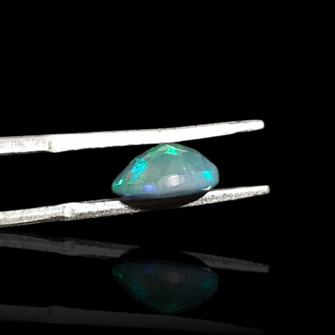 Black Ethiopian opal faceted 9x7 mm no. 687 Black Ethiopian opal faceted 9x7 mm no. 687