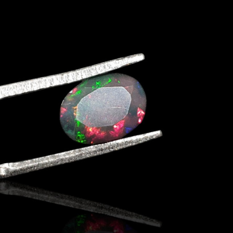 Czarny opal etiopski fasetowany 9x7 mm nr 689 Czarny opal etiopski fasetowany 9x7 mm nr 689