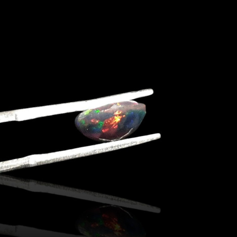 Czarny opal etiopski fasetowany 9x7 mm nr 689 Czarny opal etiopski fasetowany 9x7 mm nr 689