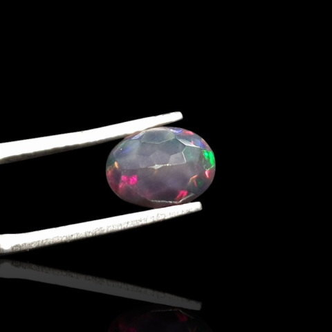 Czarny opal etiopski fasetowany 9x7 mm nr 689 Czarny opal etiopski fasetowany 9x7 mm nr 689