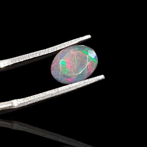 Czarny opal etiopski fasetowany 9x7 mm nr 695 Czarny opal etiopski fasetowany 9x7 mm nr 695