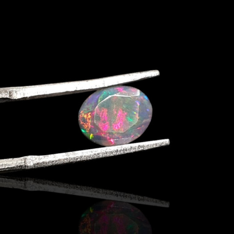 Czarny opal etiopski fasetowany 9x7 mm nr 695 Czarny opal etiopski fasetowany 9x7 mm nr 695
