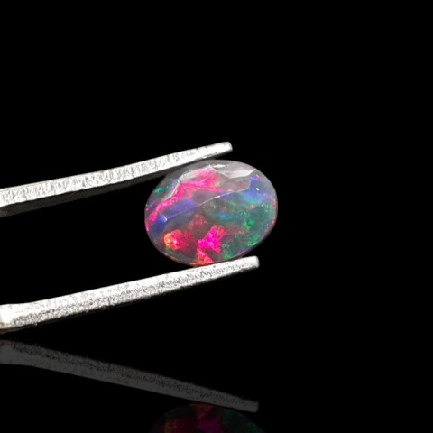 Czarny opal etiopski fasetowany 9x7 mm nr 695 Czarny opal etiopski fasetowany 9x7 mm nr 695