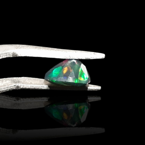 Czarny opal etiopski fasetowany 9x8 mm nr 688 Czarny opal etiopski fasetowany 9x8 mm nr 688