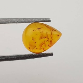 Baltic amber cabochon 9x7 mm no 392