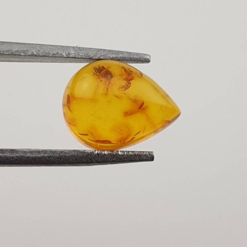 Bursztyn bałtycki kaboszon 9x7 mm nr 409 Bursztyn bałtycki kaboszon 9x7 mm nr 409