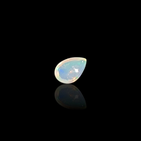 Opal from Ethiopia cabochon 6x4 mm no 782 Opal from Ethiopia cabochon 6x4 mm no 782