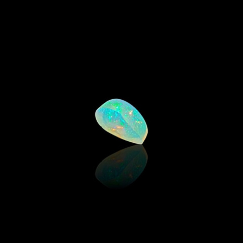 Opal from Ethiopia cabochon 7x5 mm no. 776 Opal from Ethiopia cabochon 7x5 mm no. 776
