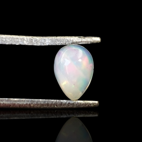 Opal from Ethiopia cabochon 7x5 mm no. 777 Opal from Ethiopia cabochon 7x5 mm no. 777