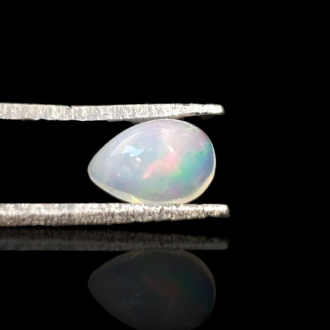 Opal from Ethiopia cabochon 7x5 mm no. 777 Opal from Ethiopia cabochon 7x5 mm no. 777
