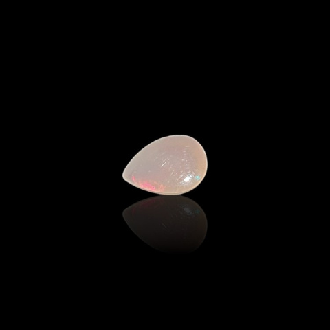 Opal from Ethiopia cabochon 7x5 mm no 779 Opal from Ethiopia cabochon 7x5 mm no 779