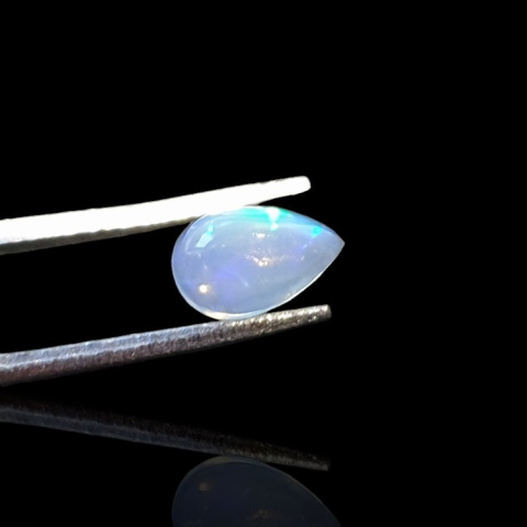 Opal from Ethiopia cabochon 8x5 mm no 770 Opal from Ethiopia cabochon 8x5 mm no 770