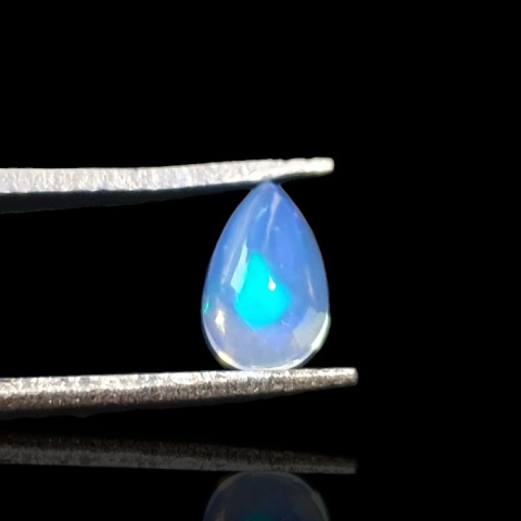 Opal from Ethiopia cabochon 8x5 mm no 770 Opal from Ethiopia cabochon 8x5 mm no 770