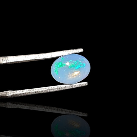 Opal from Ethiopia cabochon 8x6 mm no 739 Opal from Ethiopia cabochon 8x6 mm no 739