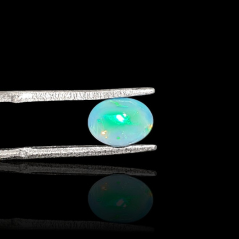 Opal from Ethiopia cabochon 8x6 mm no 751 Opal from Ethiopia cabochon 8x6 mm no 751