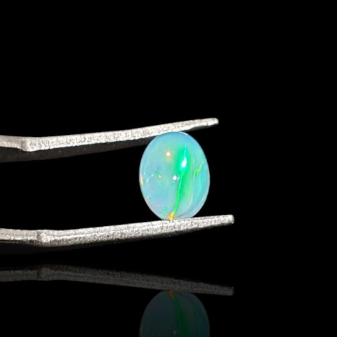 Opal from Ethiopia cabochon 8x6 mm no 751 Opal from Ethiopia cabochon 8x6 mm no 751