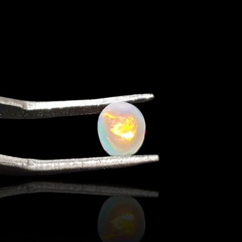 Opal from Ethiopia cabochon 8x6 mm no 759 Opal from Ethiopia cabochon 8x6 mm no 759