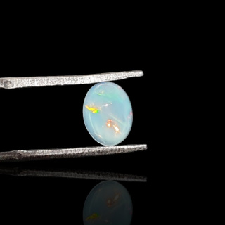 Opal from Ethiopia cabochon 8x6 mm no 761