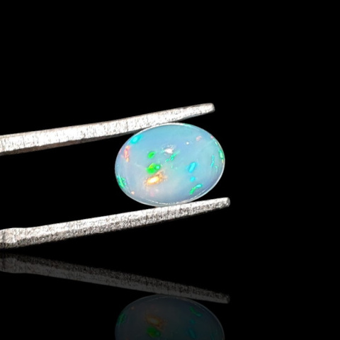 Opal from Ethiopia cabochon 8x6 mm no 762 Opal from Ethiopia cabochon 8x6 mm no 762