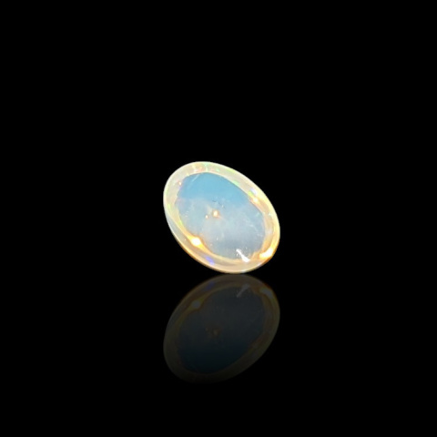 Opal from Ethiopia cabochon 8x6 mm no 762 Opal from Ethiopia cabochon 8x6 mm no 762