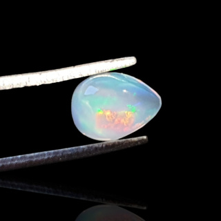 Opal from Ethiopia cabochon 8x6 mm no 769