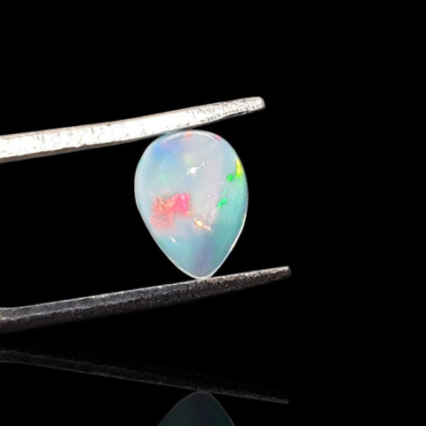 Opal from Ethiopia cabochon 8x6 mm no 769 Opal from Ethiopia cabochon 8x6 mm no 769