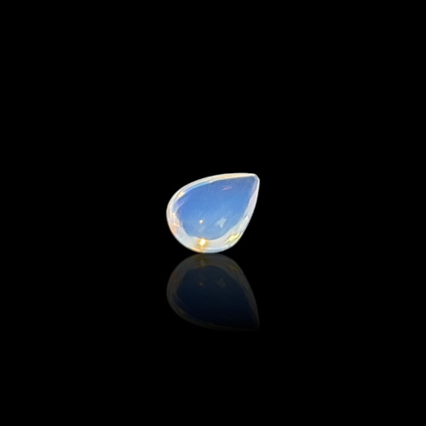 Opal from Ethiopia cabochon 8x6 mm no 771 Opal from Ethiopia cabochon 8x6 mm no 771