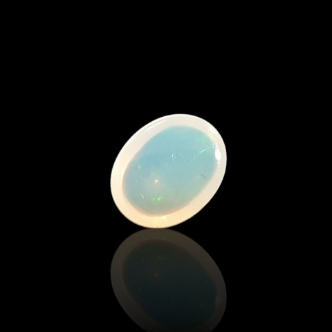 Opal from Ethiopia cabochon 9x7 mm no 719 Opal from Ethiopia cabochon 9x7 mm no 719