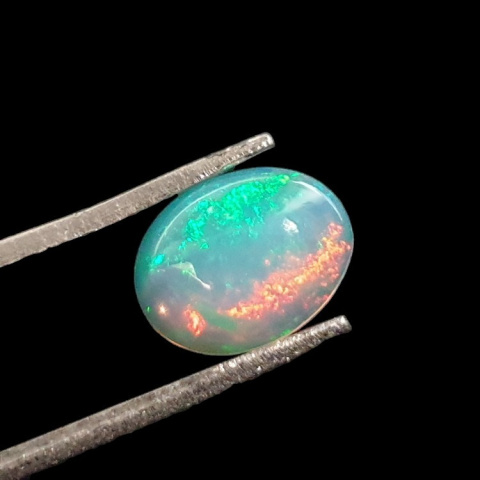 Opal from Ethiopia cabochon 9x7 mm no 723 Opal from Ethiopia cabochon 9x7 mm no 723