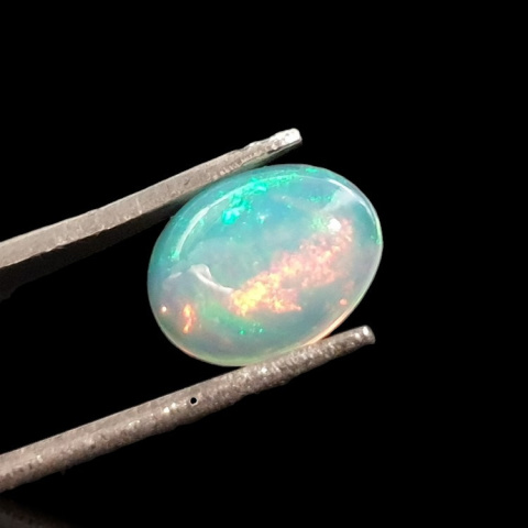 Opal from Ethiopia cabochon 9x7 mm no 723 Opal from Ethiopia cabochon 9x7 mm no 723