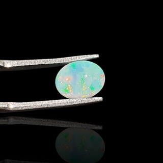Opal from Ethiopia cabochon 9x7 mm no 724