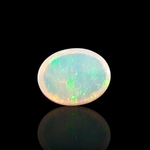 Opal from Ethiopia cabochon 9x7 mm no 724 Opal from Ethiopia cabochon 9x7 mm no 724