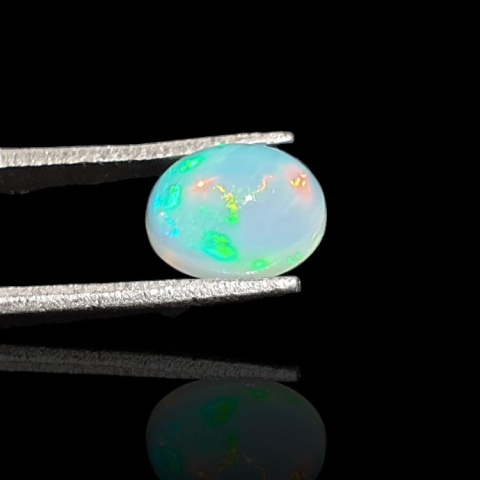 Opal from Ethiopia cabochon 9x7 mm no 725 Opal from Ethiopia cabochon 9x7 mm no 725