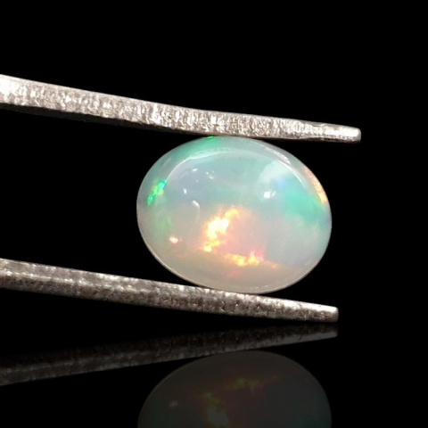 Opal z Etiopii kaboszon 9x7 mm nr 731 Opal z Etiopii kaboszon 9x7 mm nr 731