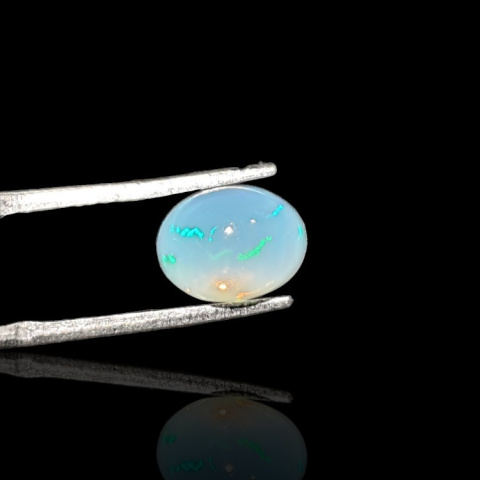 Opal from Ethiopia cabochon 9x7 mm no 734 Opal from Ethiopia cabochon 9x7 mm no 734