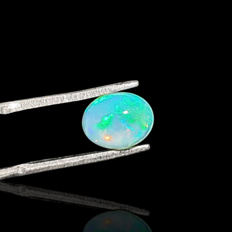 Opal from Ethiopia cabochon 9x7 mm no 735 Opal from Ethiopia cabochon 9x7 mm no 735