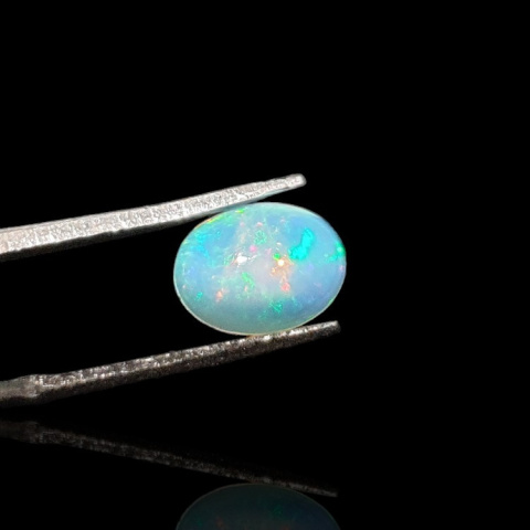 Opal from Ethiopia cabochon 9x7 mm no 736 Opal from Ethiopia cabochon 9x7 mm no 736