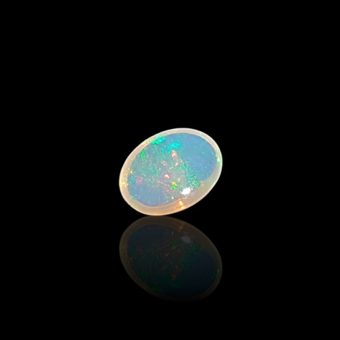 Opal from Ethiopia cabochon 9x7 mm no 736 Opal from Ethiopia cabochon 9x7 mm no 736